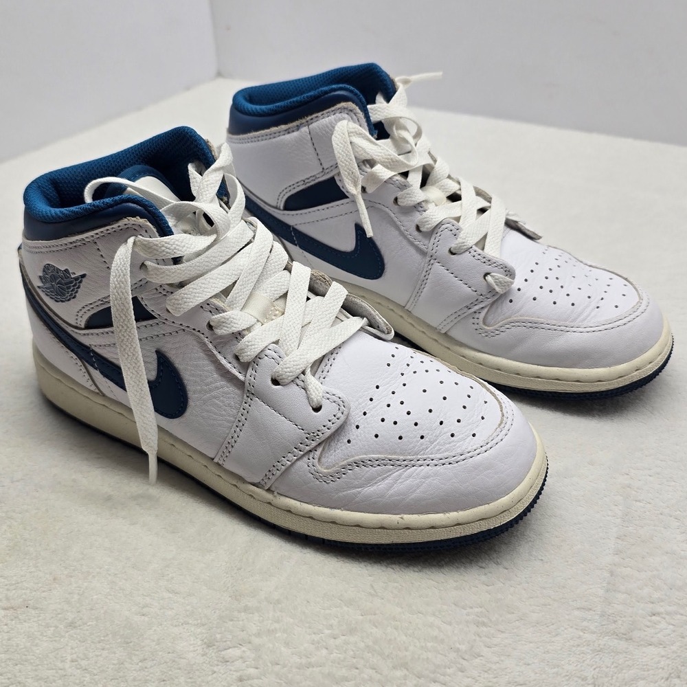 Jordan Air Jordan 1 Mid Midnight Navy White Streetwear Kids Sneaker 4Y - Picture 3 of 12